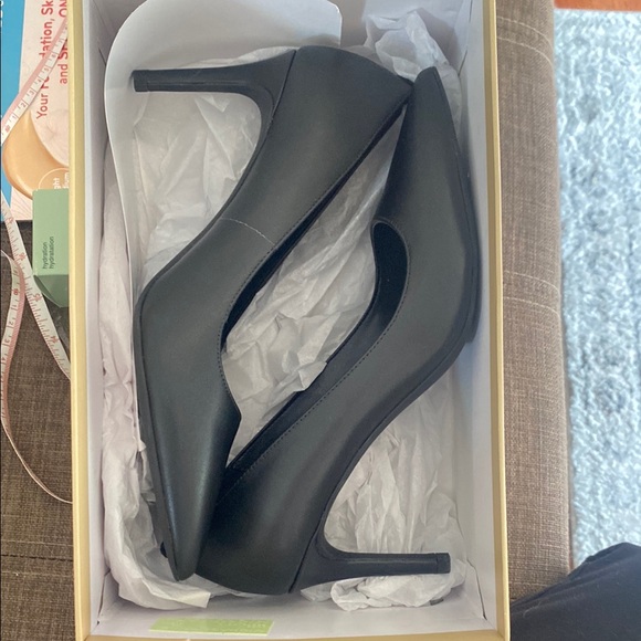 Michael Kors Alina Flex Leather Pump - Picture 1 of 5